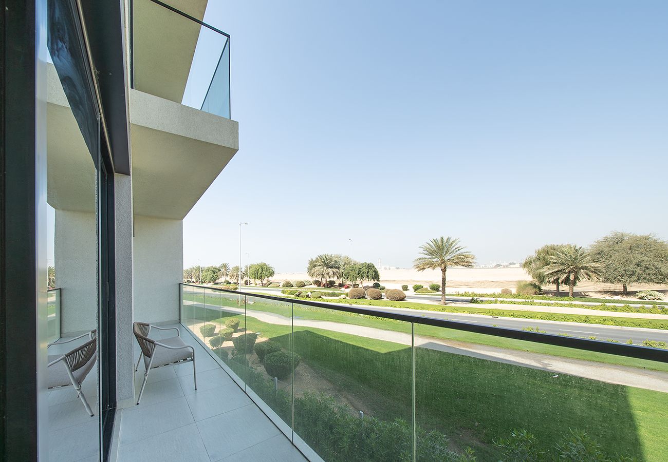 Apartment in Ajman - Luxury 3BR with Golf & Lake Views