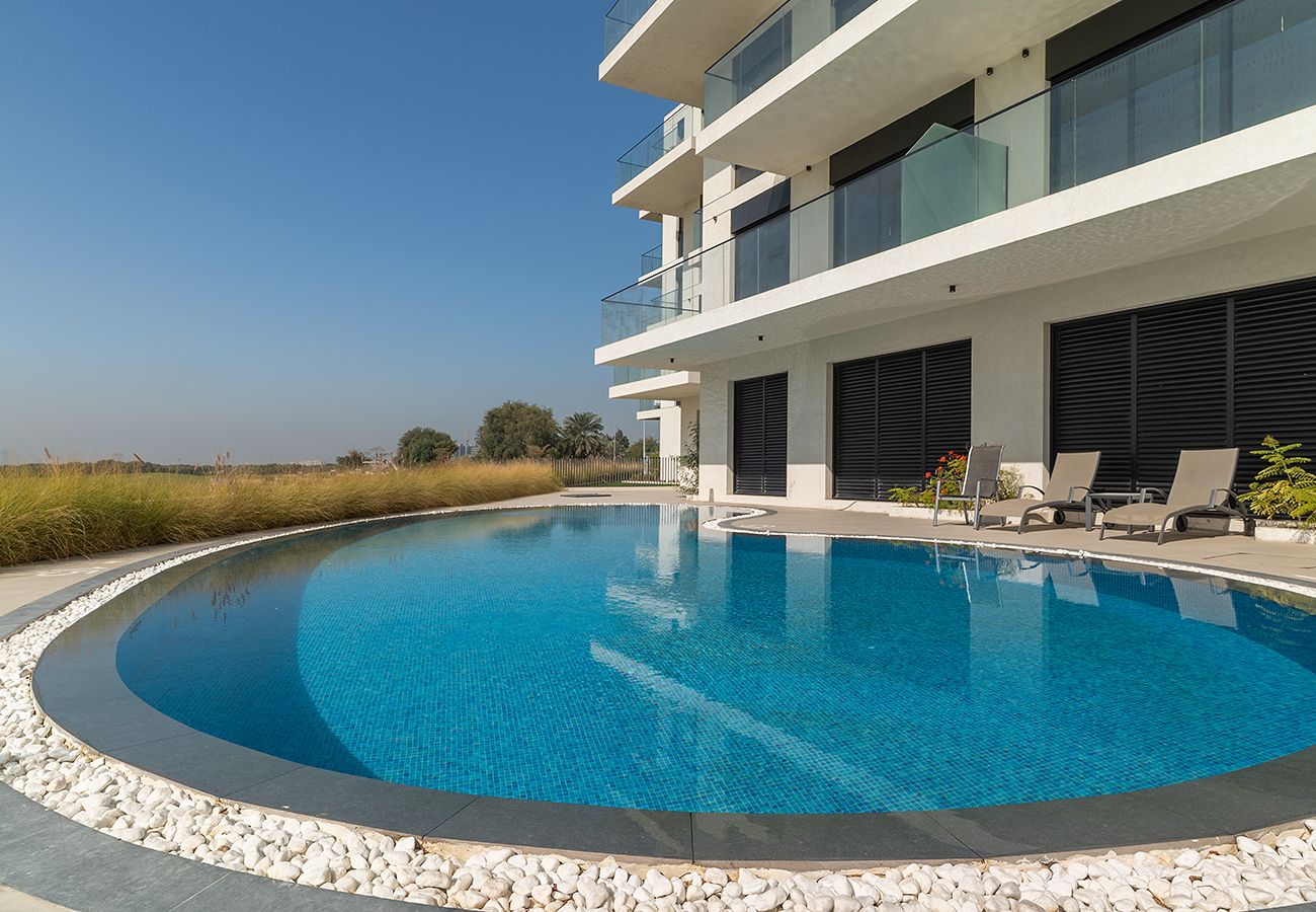 Apartment in Ajman - Luxury 3BR with Golf & Lake Views