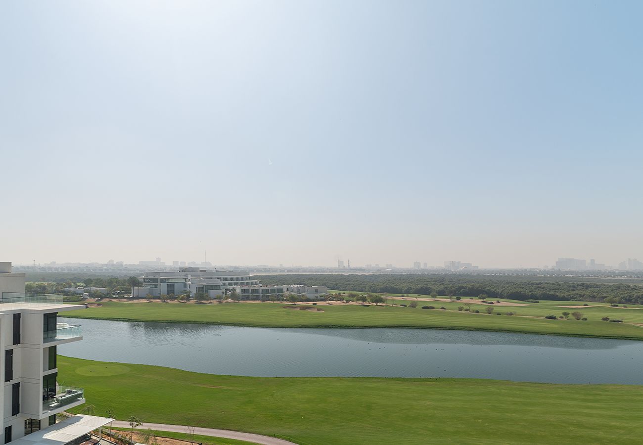 Apartment in Ajman - Luxury 3BR with Golf & Lake Views