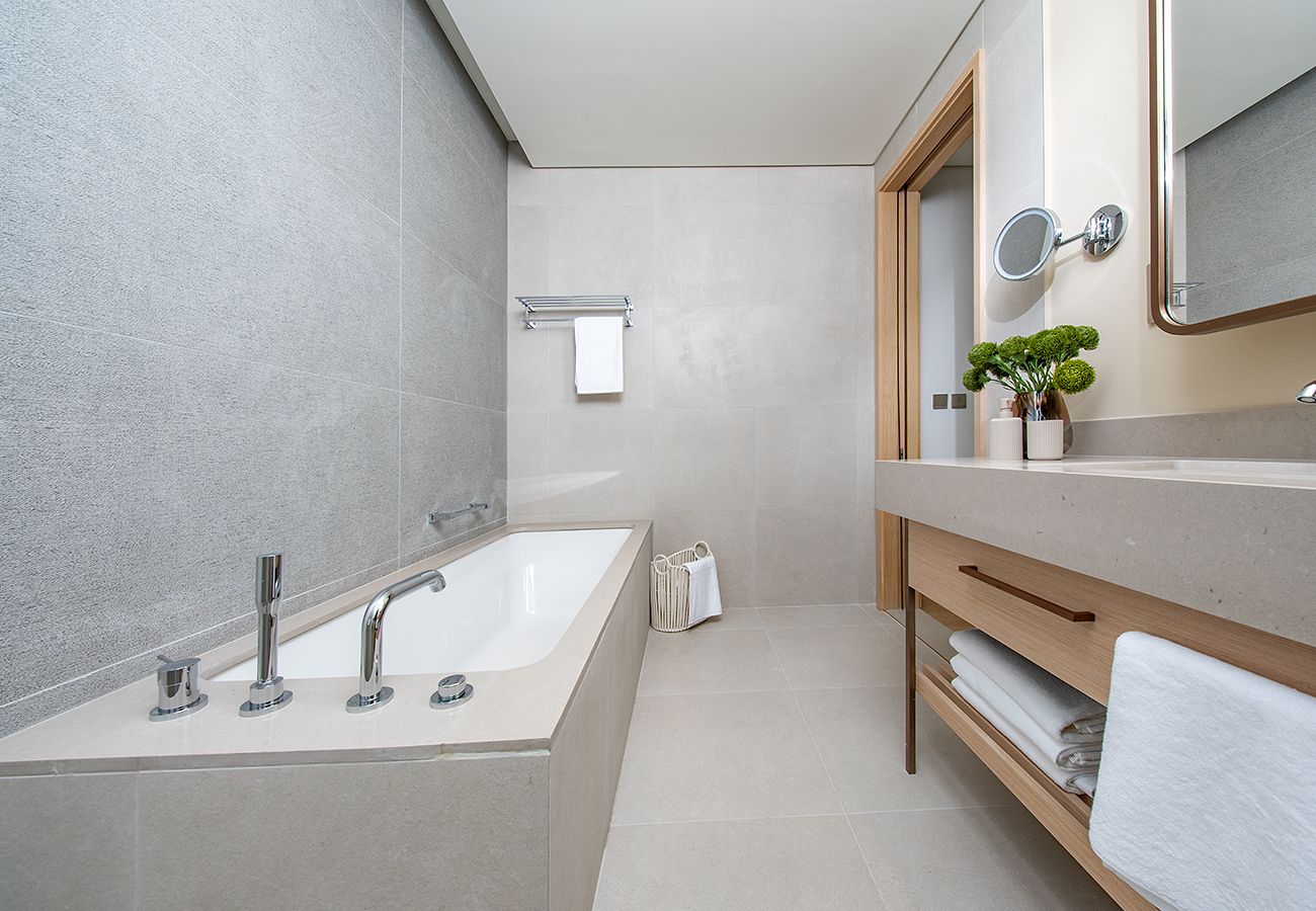 Apartment in Dubai - Premium 2BR In Vida with Burj Khalifa View