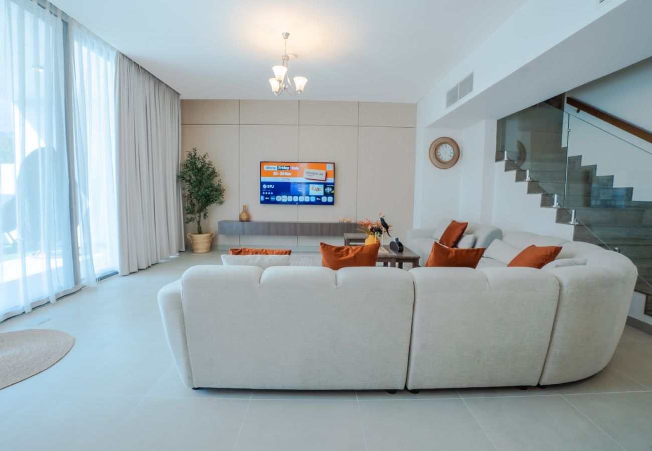 Villa in Ajmal Makan - Luxury 5BR Villa in Ajmal Makan with Private Pool