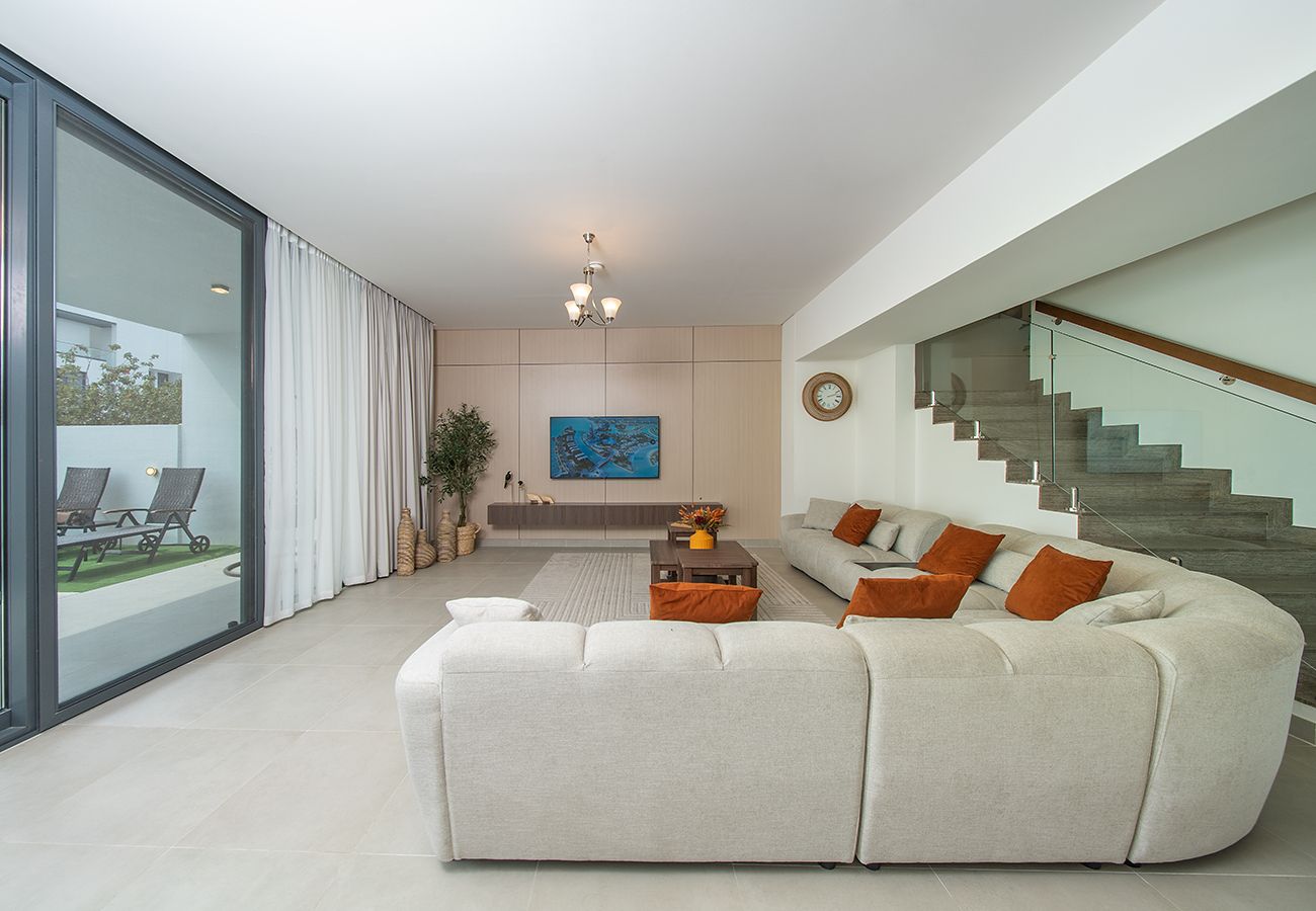 Villa in Ajmal Makan - Luxury 5BR Villa in Ajmal Makan with Private Pool