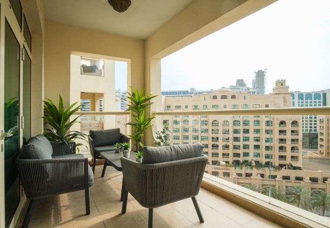 Apartment in Dubai - Stylish 1BR in Shoreline with Beach Access