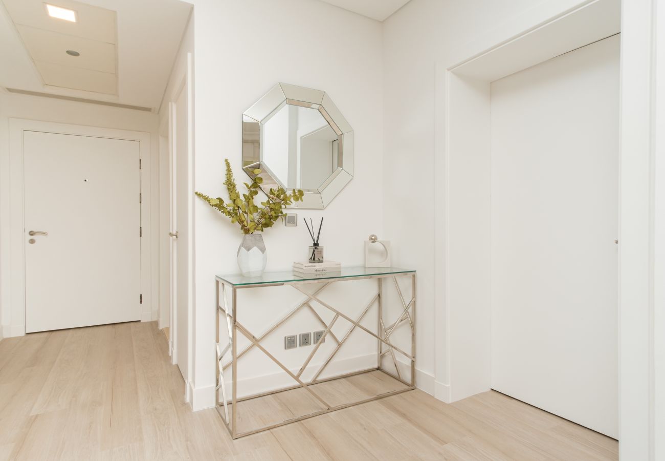 Apartment in Dubai - Stylish 1BR in Shoreline with Beach Access