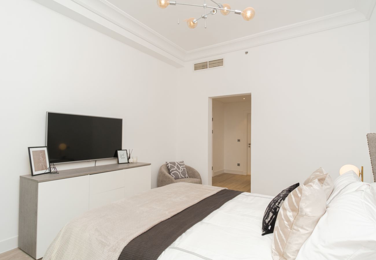 Apartment in Dubai - Stylish 1BR in Shoreline with Beach Access