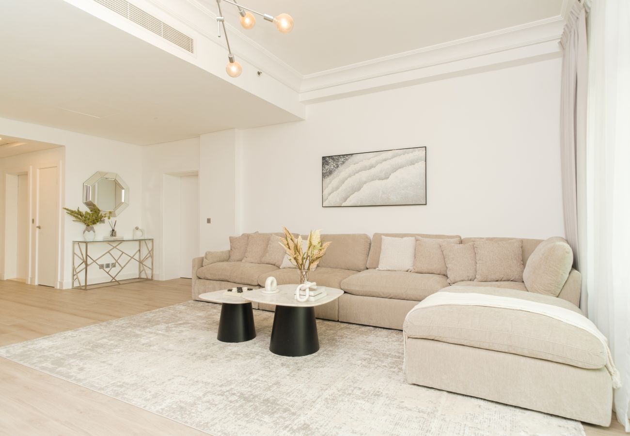 Apartment in Dubai - Stylish 1BR in Shoreline with Beach Access