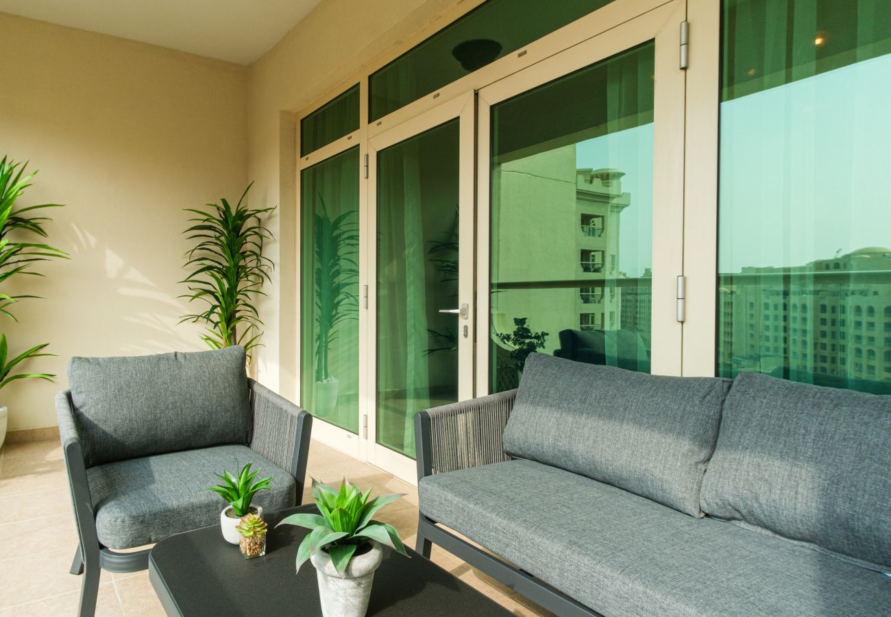 Apartment in Dubai - Stylish 1BR in Shoreline with Beach Access