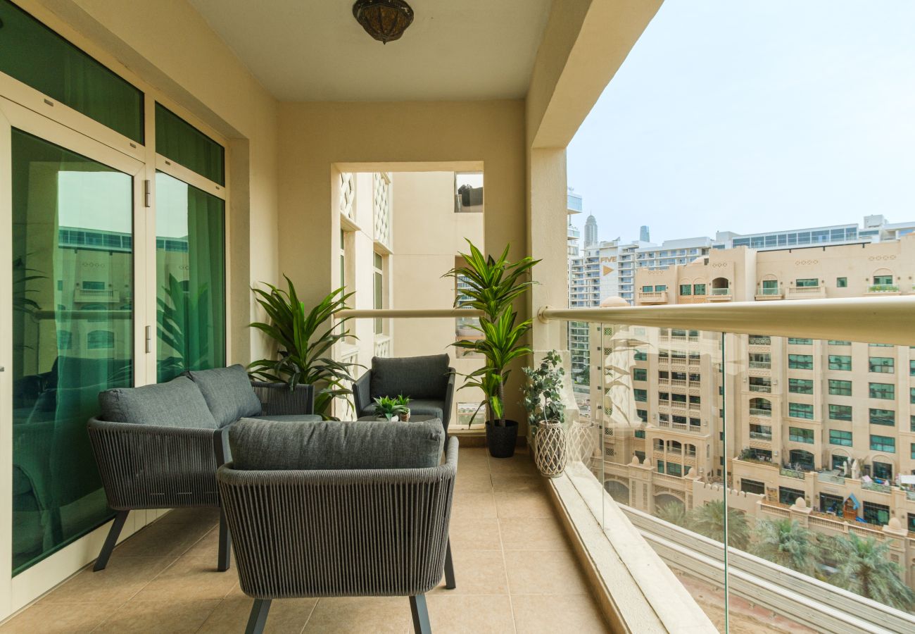 Apartment in Dubai - Stylish 1BR in Shoreline with Beach Access