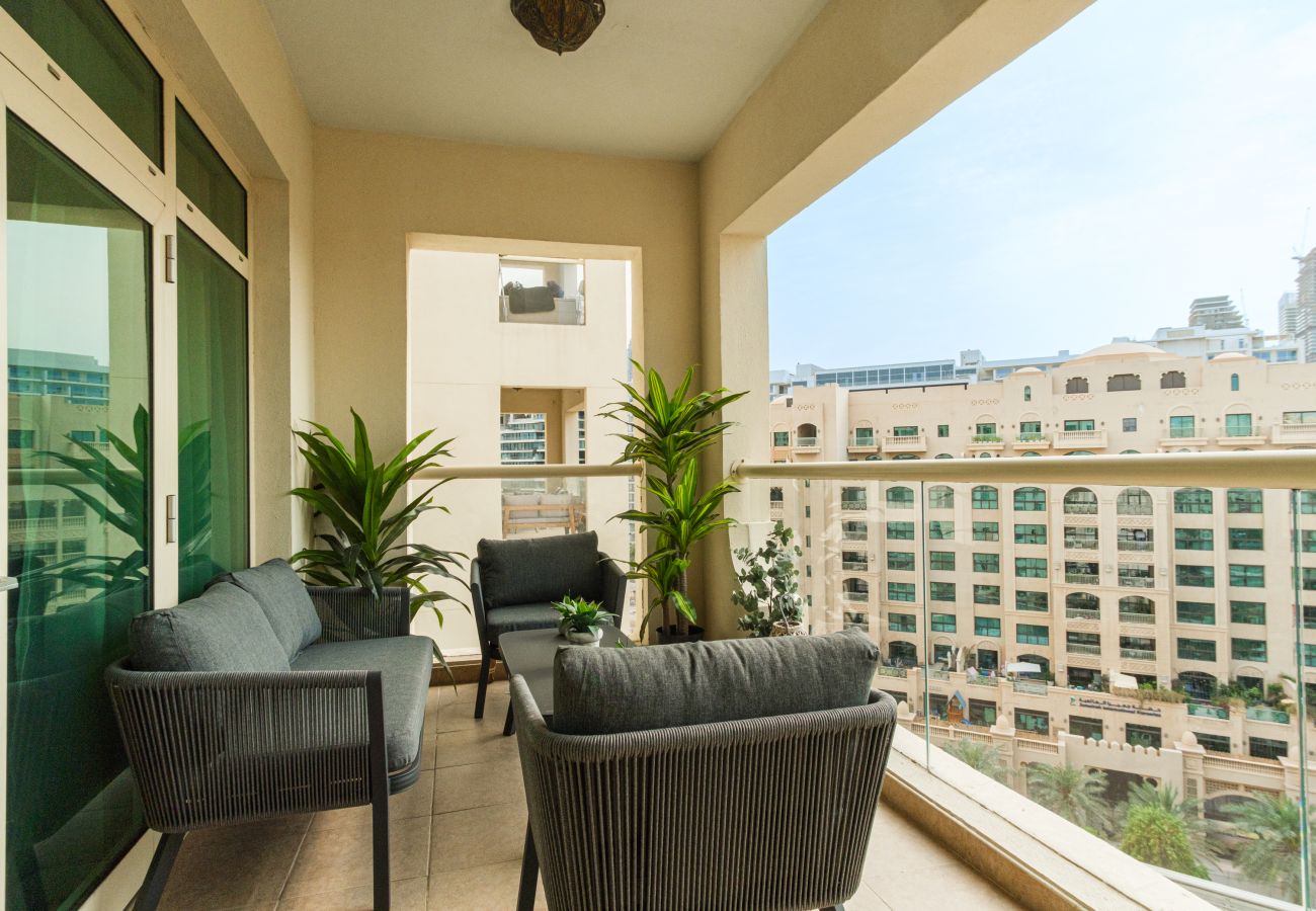 Apartment in Dubai - Stylish 1BR in Shoreline with Beach Access