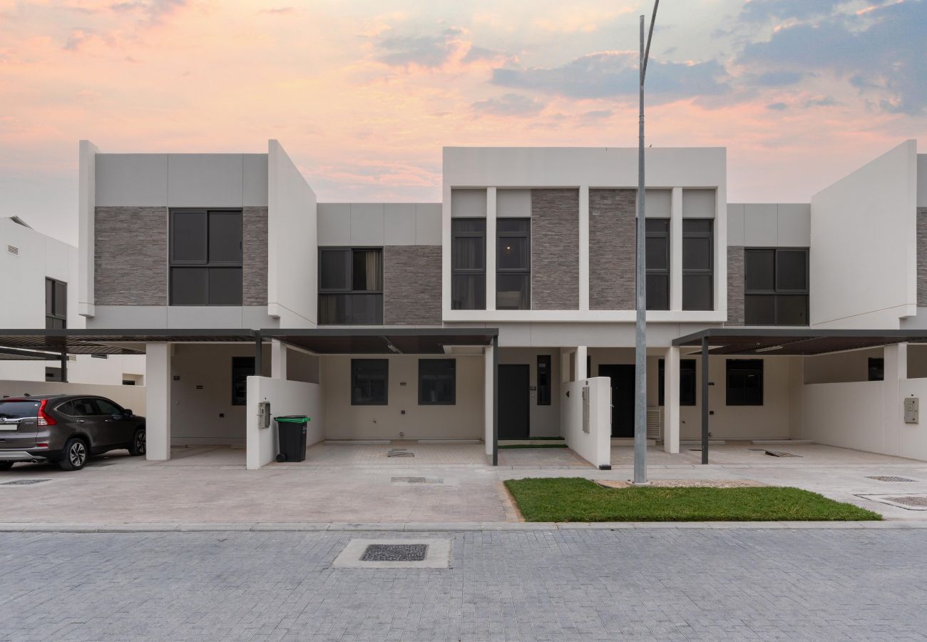 Villa in Dubai - Spacious 5BR Villa DAMAC HILLS 2 ASTER 