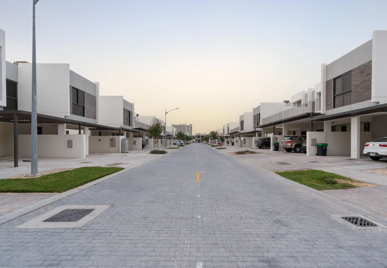 Villa in Dubai - Spacious 5BR Villa DAMAC HILLS 2 ASTER 