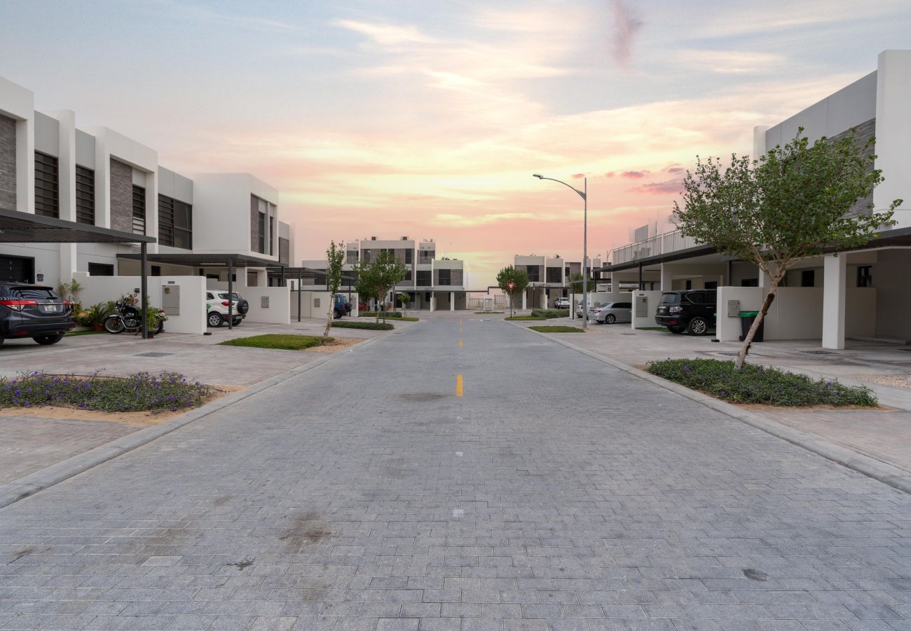 Villa in Dubai - Spacious 5BR Villa DAMAC HILLS 2 ASTER 