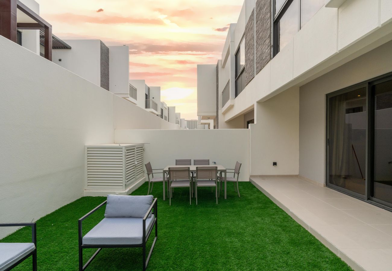 Villa in Dubai - Spacious 5BR Villa DAMAC HILLS 2 ASTER 