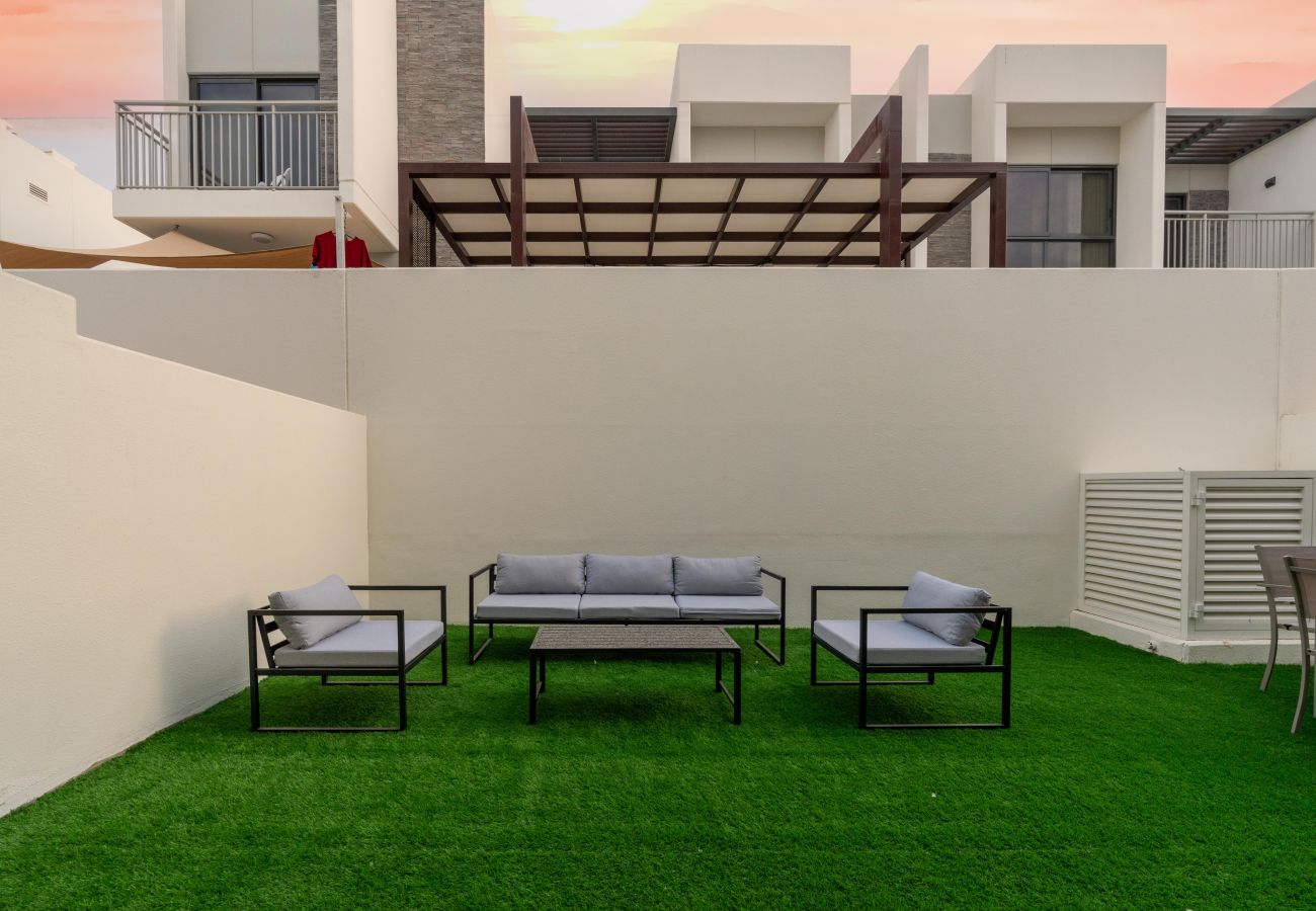 Villa in Dubai - Spacious 5BR Villa DAMAC HILLS 2 ASTER 