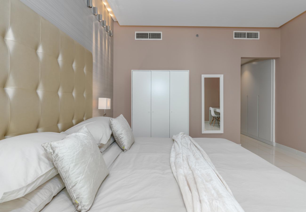 Apartment in Dubai - Modern 1BR in DAMAC Voleo Prime Location