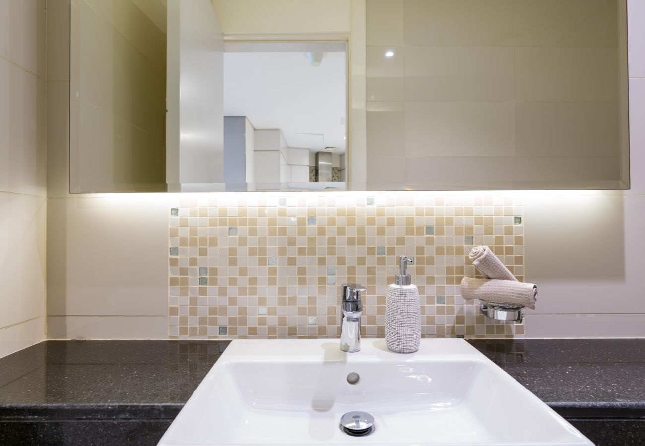 Apartment in Dubai - Modern 1BR in DAMAC Voleo Prime Location