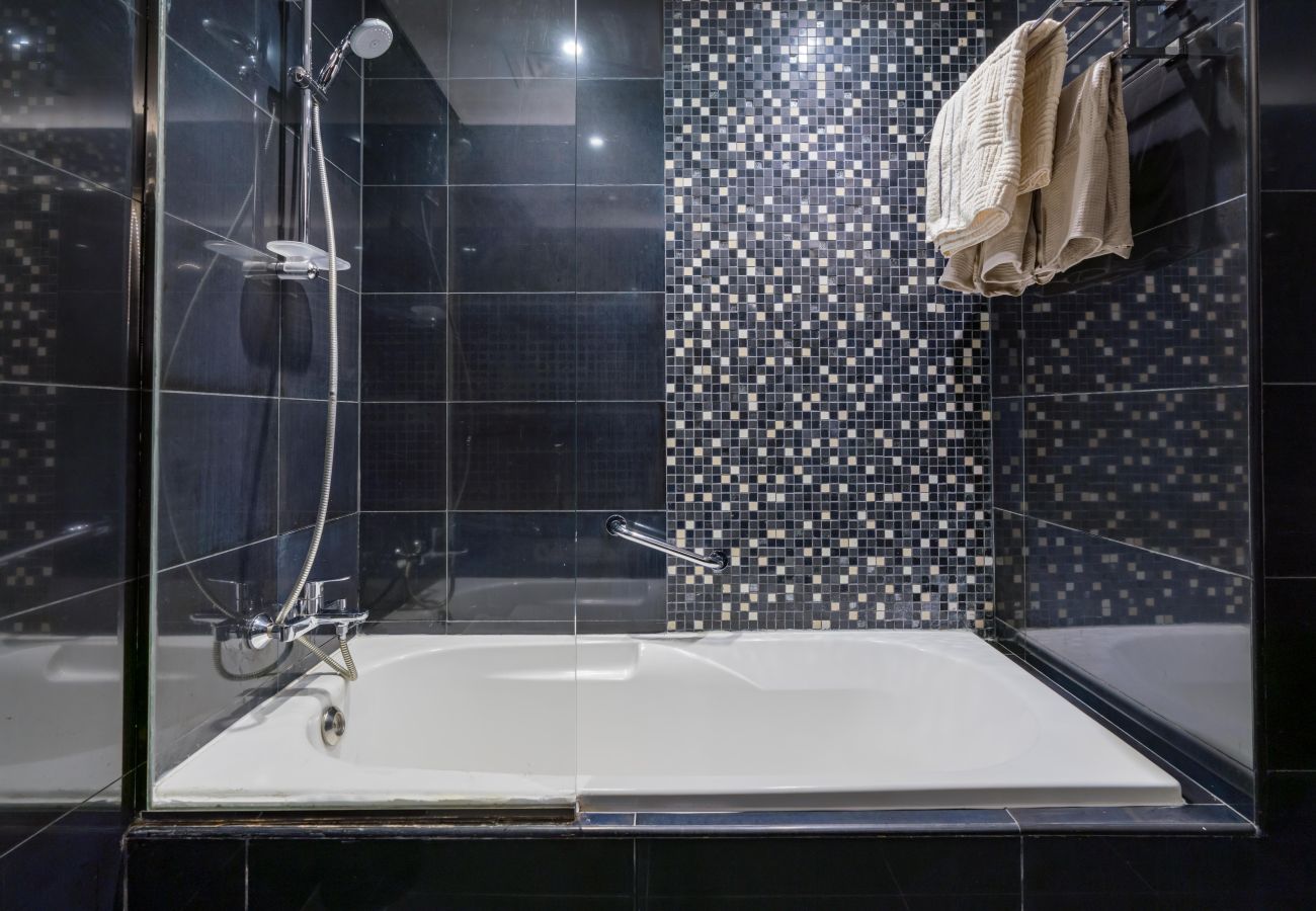 Apartment in Dubai - Modern 1BR in DAMAC Voleo Prime Location