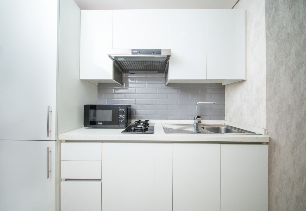 Studio in Dubai - Modern Studio in Waves Tower Prime Location