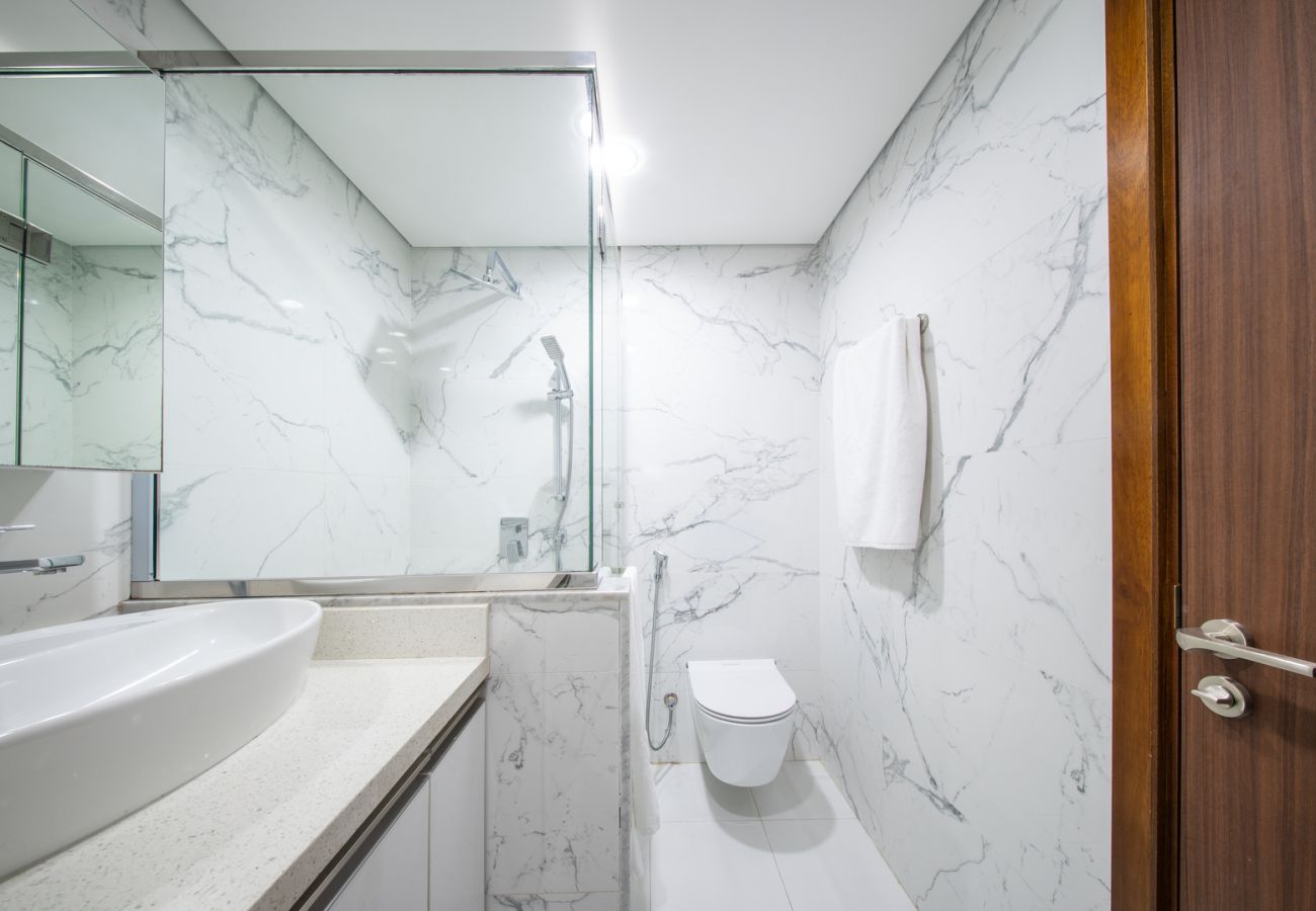 Studio in Dubai - Modern Studio in Waves Tower Prime Location