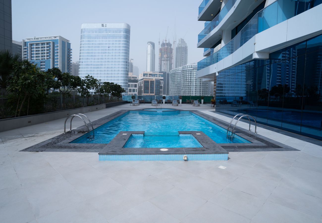 Studio in Dubai - Modern Studio in Waves Tower Prime Location