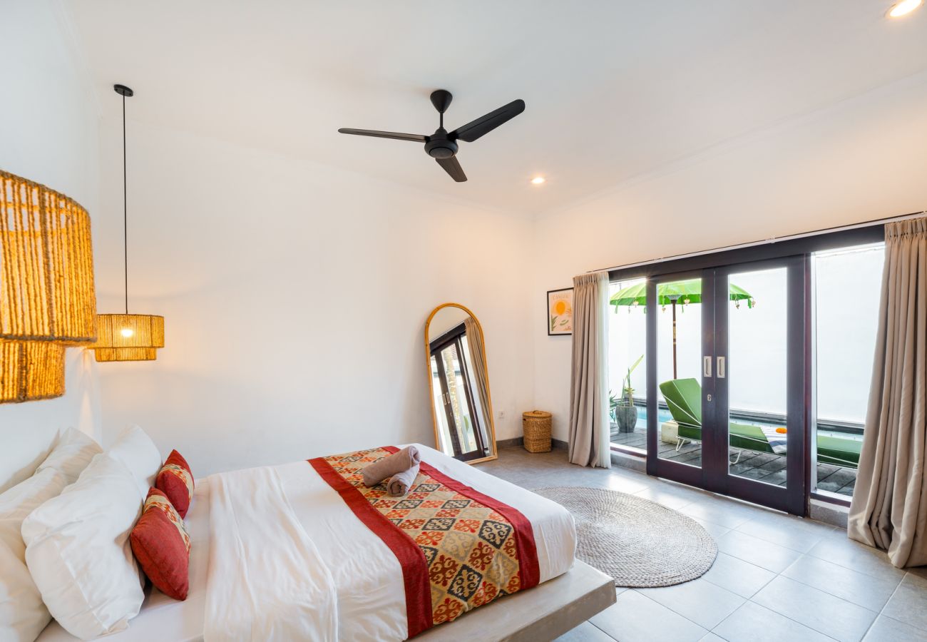 Villa in Canggu - Tropical 3BR Villa with Private Pool in Canggu