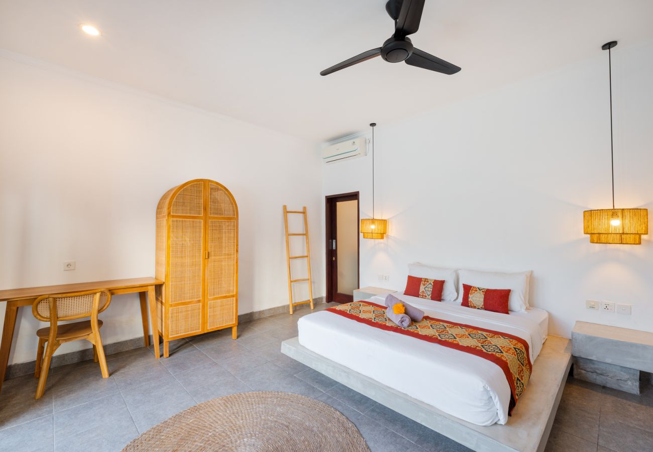 Villa in Canggu - Tropical 3BR Villa with Private Pool in Canggu