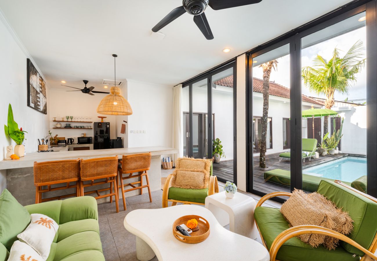 Villa in Canggu - Tropical 3BR Villa with Private Pool in Canggu