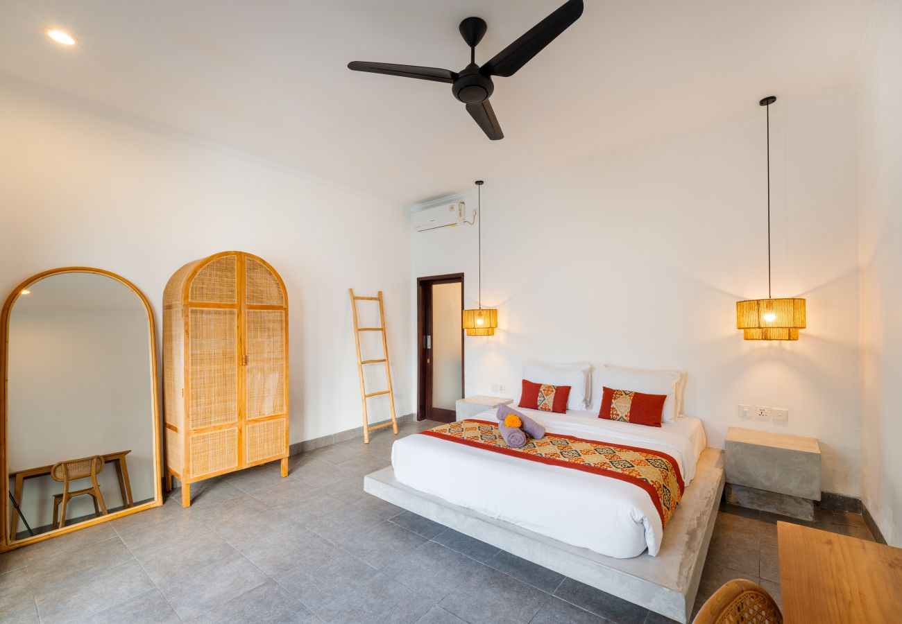 Villa in Canggu - Tropical 3BR Villa with Private Pool in Canggu