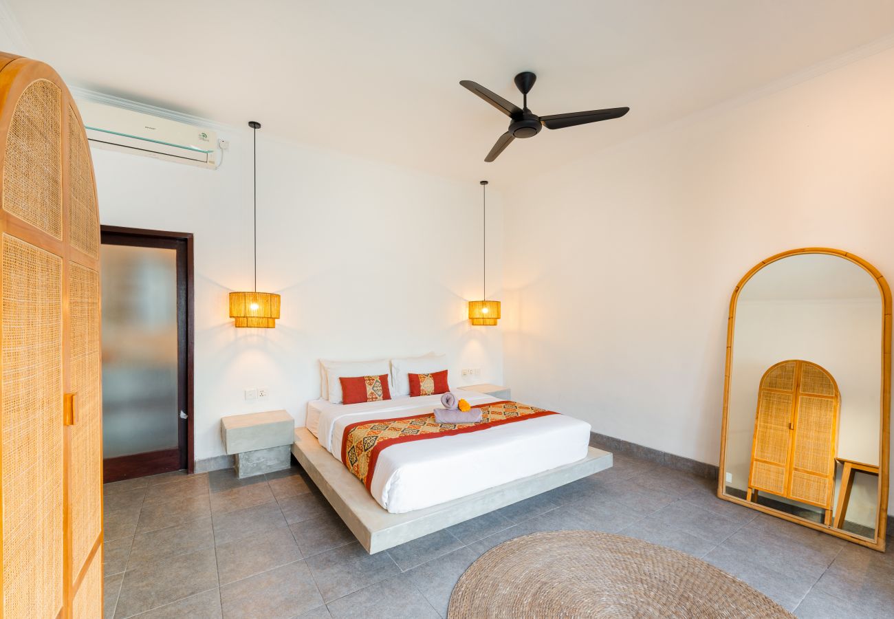 Villa in Canggu - Tropical 3BR Villa with Private Pool in Canggu