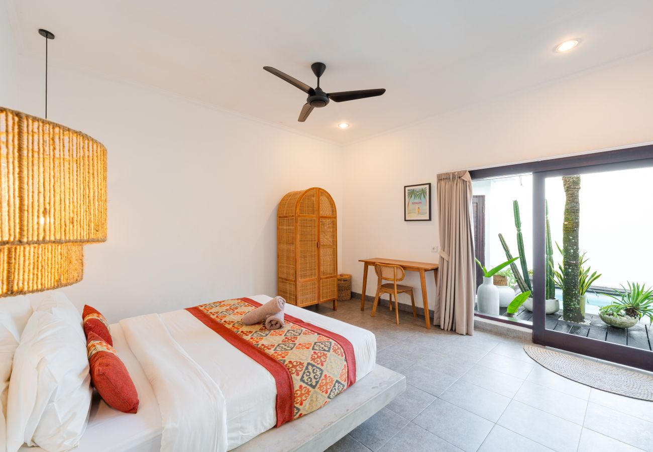 Villa in Canggu - Tropical 3BR Villa with Private Pool in Canggu