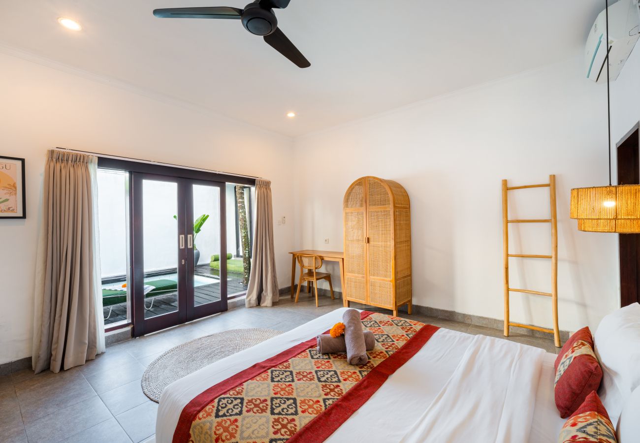 Villa in Canggu - Tropical 3BR Villa with Private Pool in Canggu