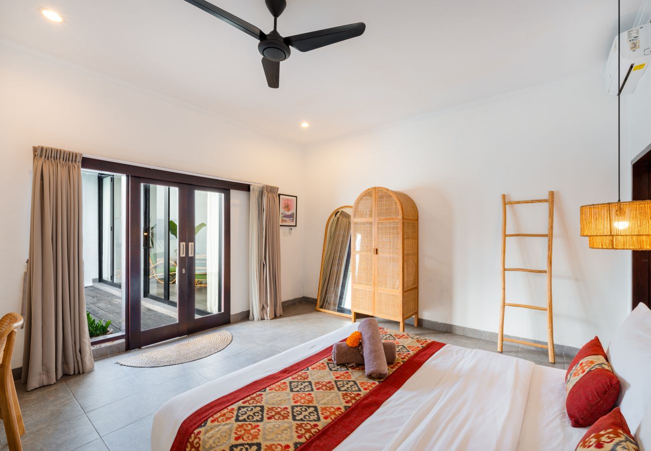 Villa in Canggu - Tropical 3BR Villa with Private Pool in Canggu
