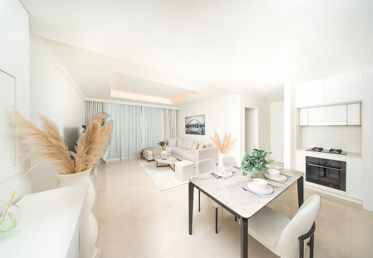 Apartment in Dubai - Beachfront 1BR at Palace Residence