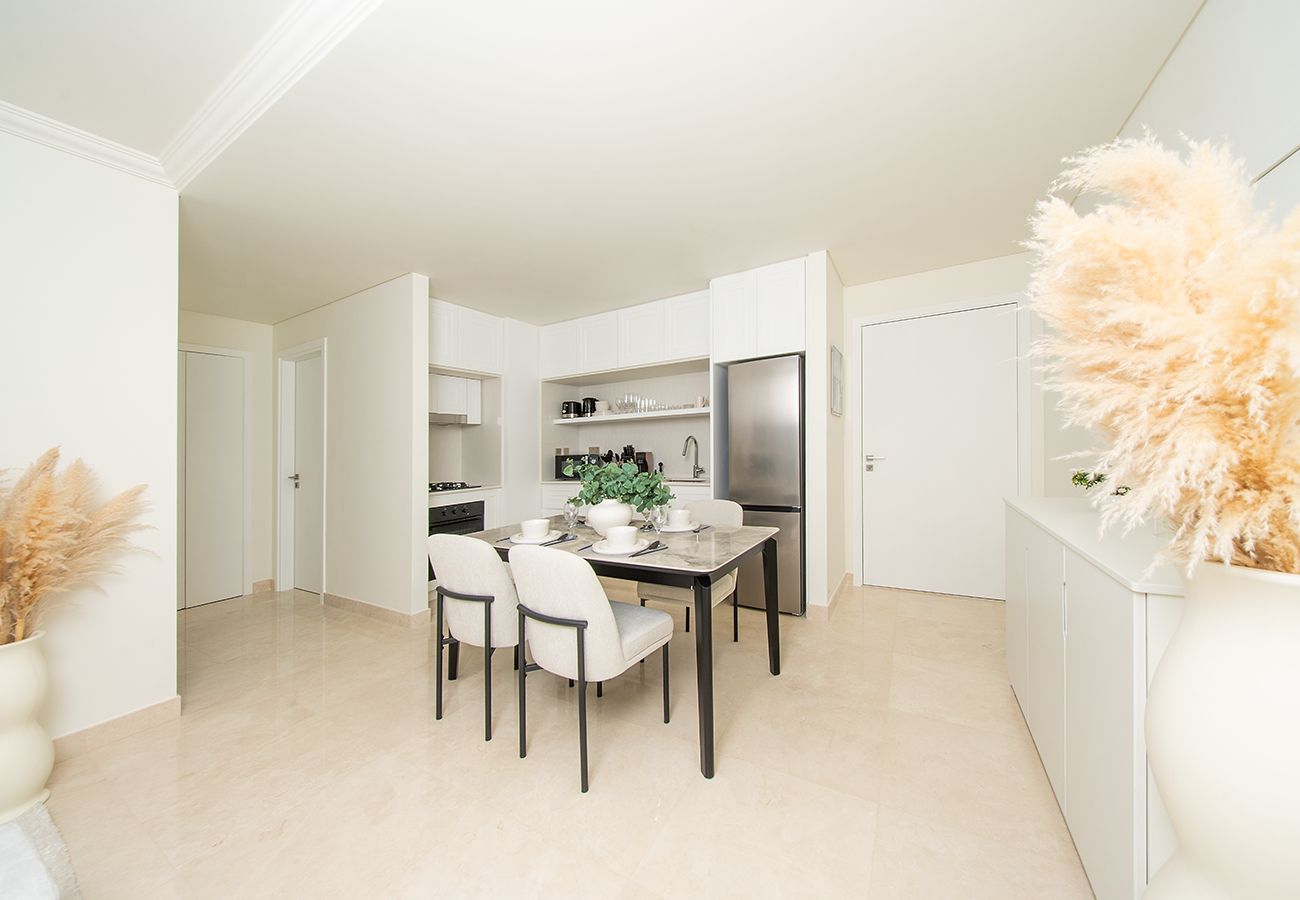Apartment in Dubai - Beachfront 1BR at Palace Residence