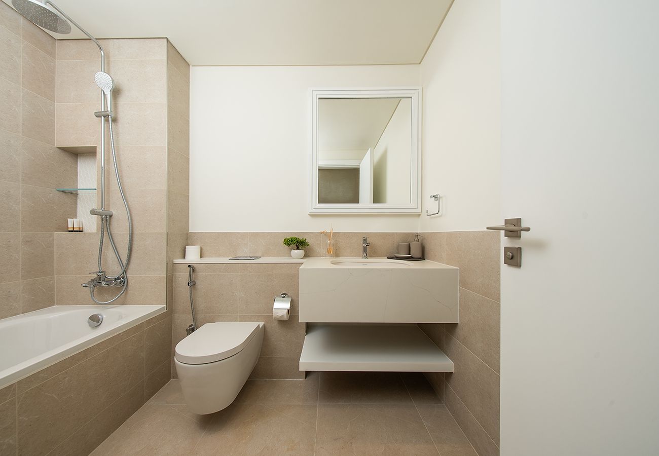 Apartment in Dubai - Beachfront 1BR at Palace Residence