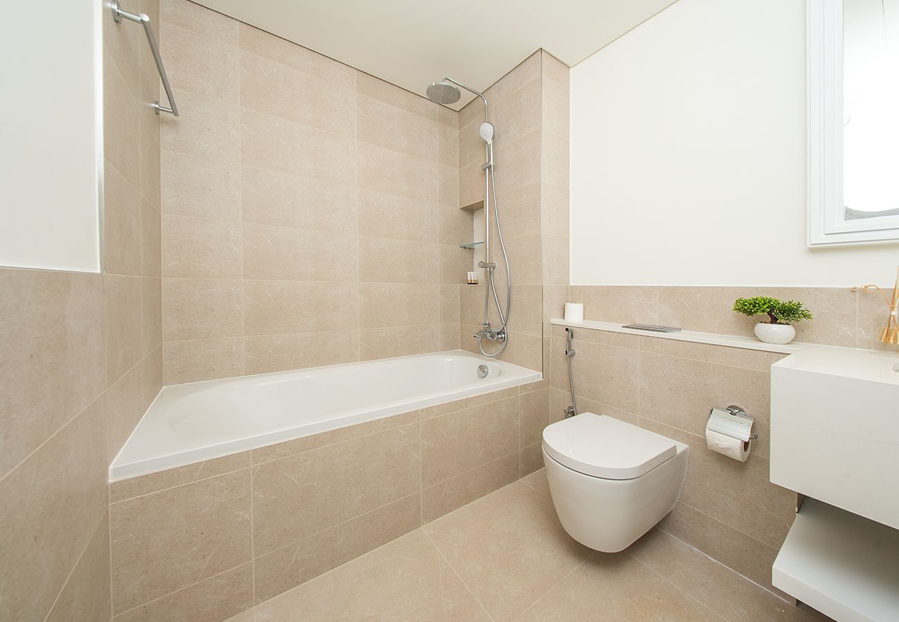 Apartment in Dubai - Beachfront 1BR at Palace Residence