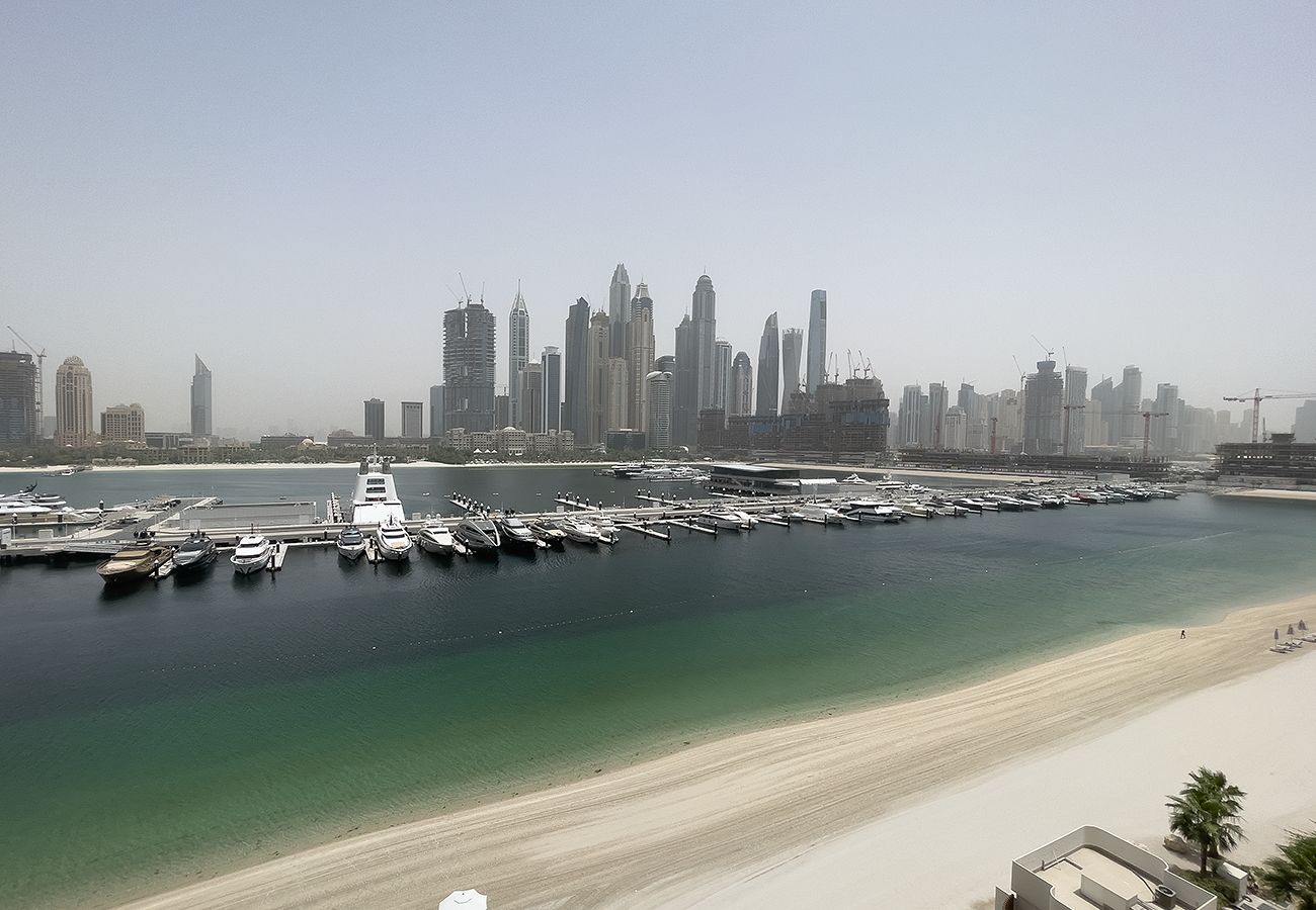 Apartment in Dubai - Beachfront 1BR at Palace Residence
