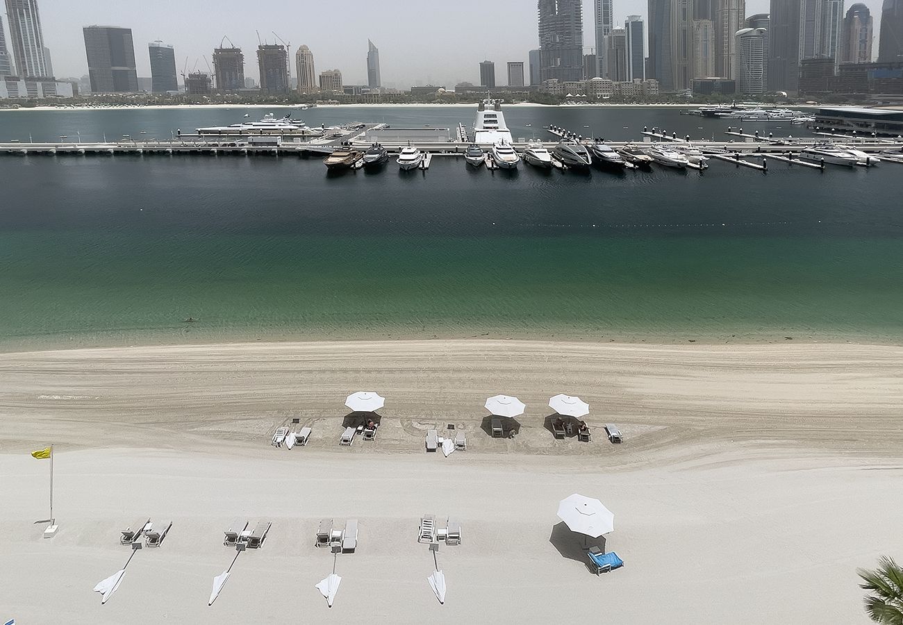 Apartment in Dubai - Beachfront 1BR at Palace Residence