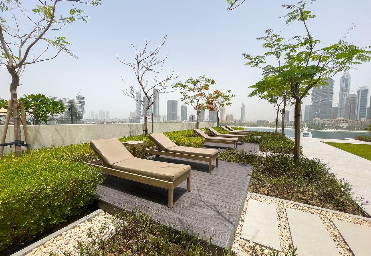 Apartment in Dubai - Beachfront 1BR at Palace Residence