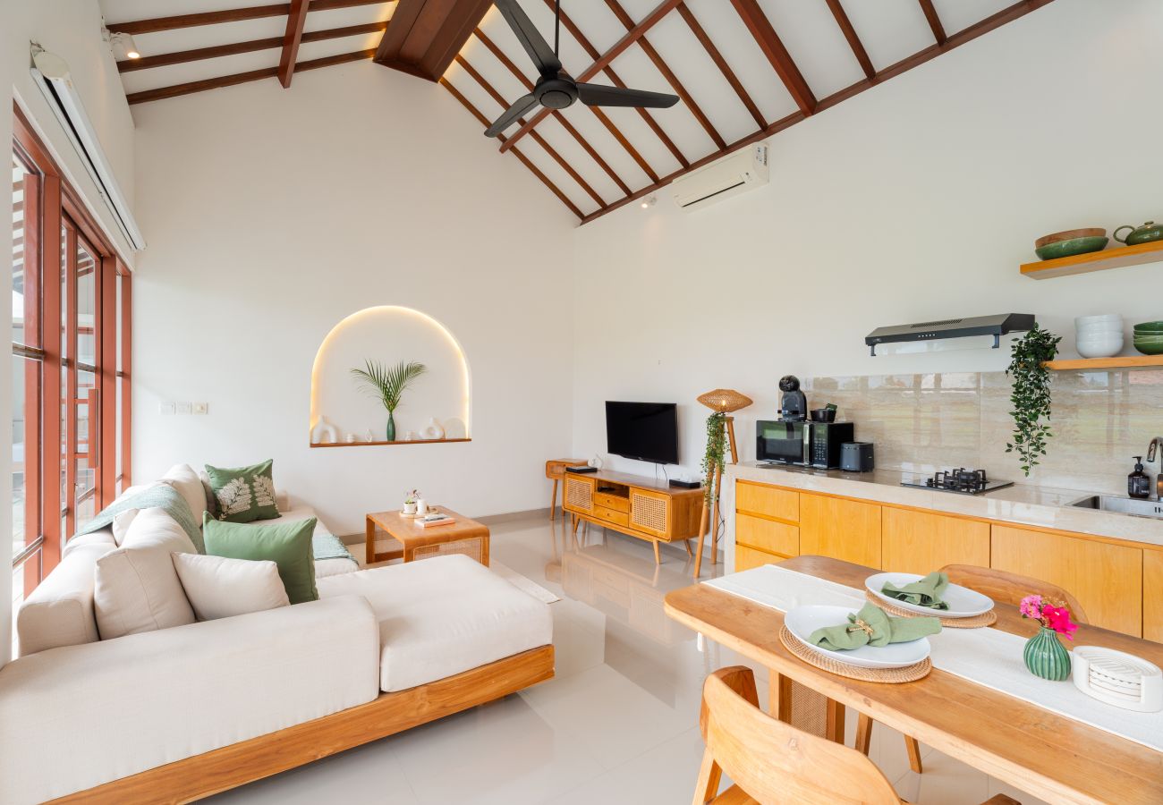 Villa in Pererenan - Charming Villa with Rice Field & Mountain Views