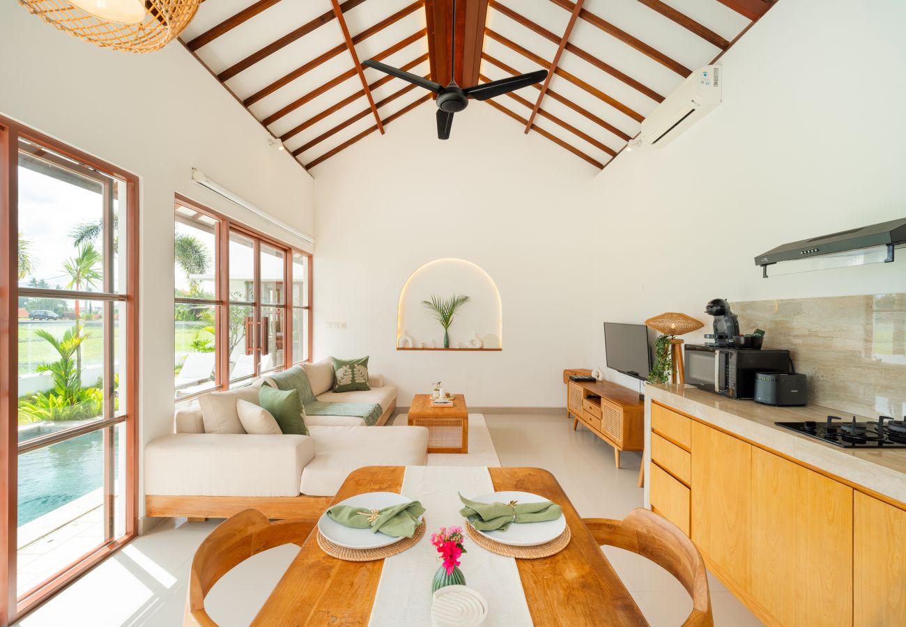 Villa in Pererenan - Charming Villa with Rice Field & Mountain Views