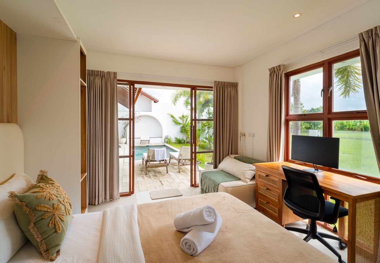Villa in Pererenan - Charming Villa with Rice Field & Mountain Views