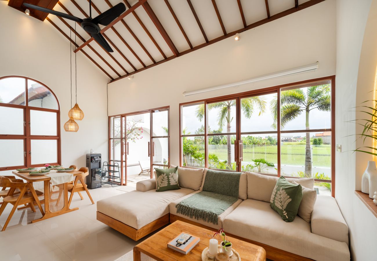 Villa in Pererenan - Charming Villa with Rice Field & Mountain Views