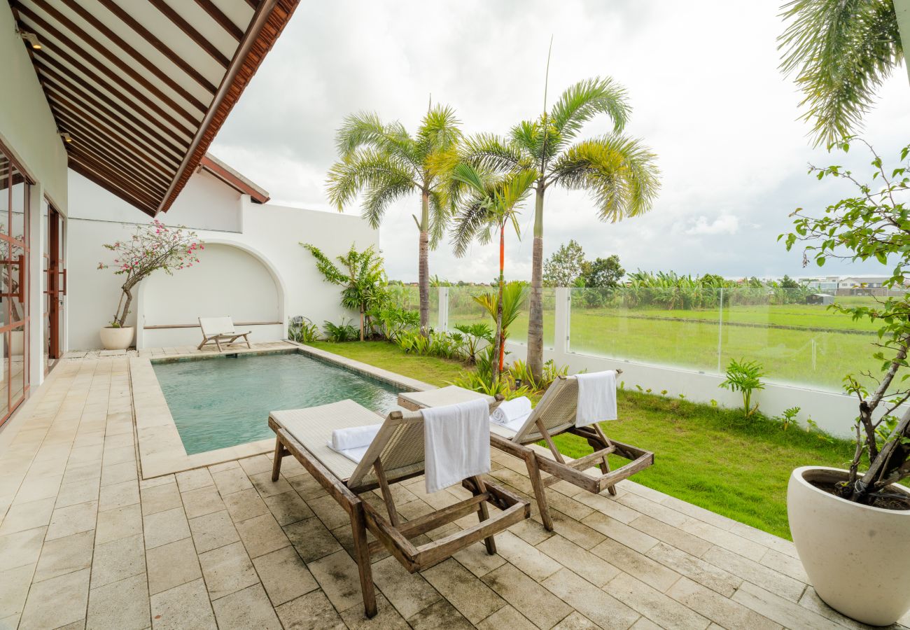 Villa in Pererenan - Charming Villa with Rice Field & Mountain Views