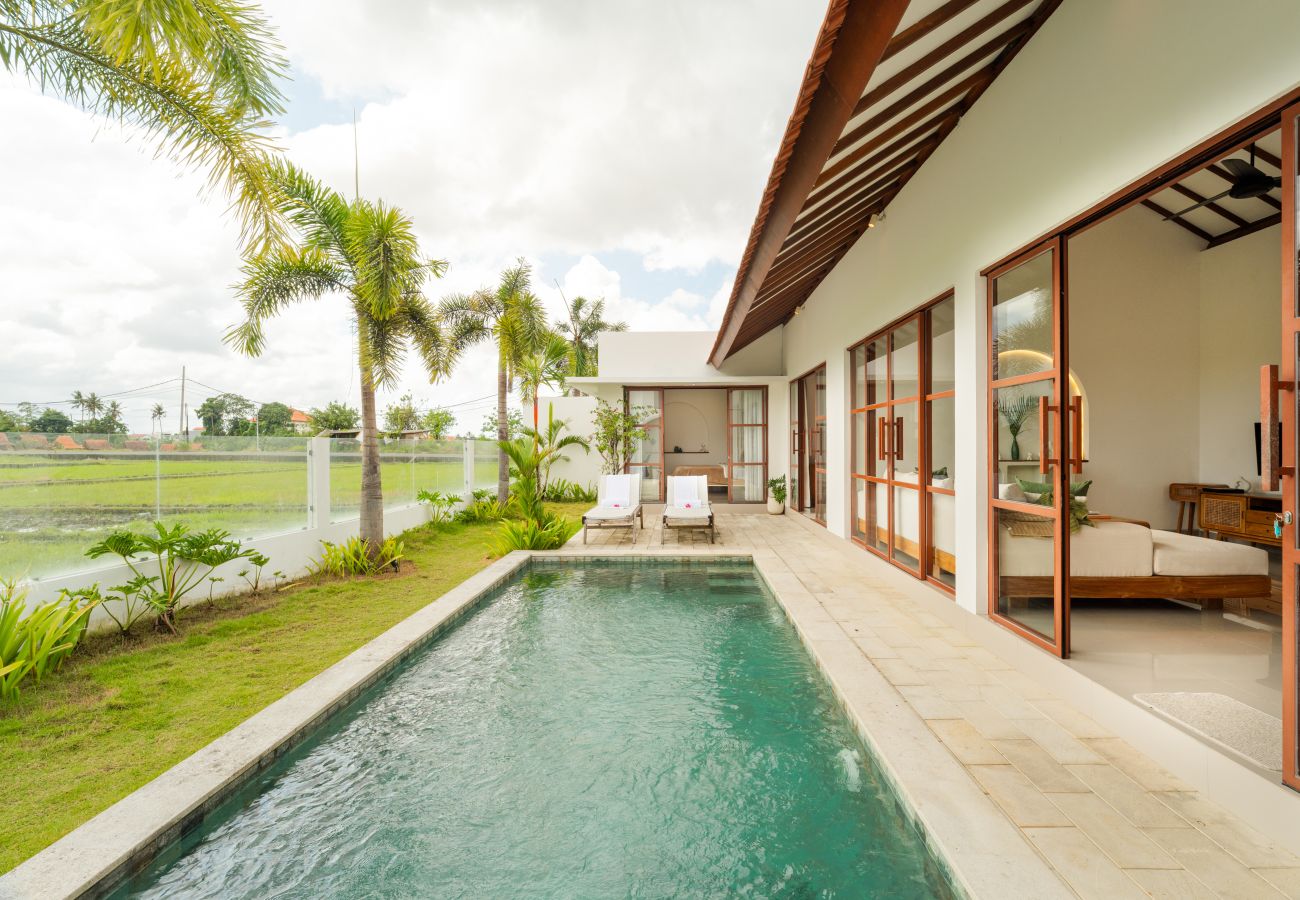 Villa in Pererenan - Charming Villa with Rice Field & Mountain Views